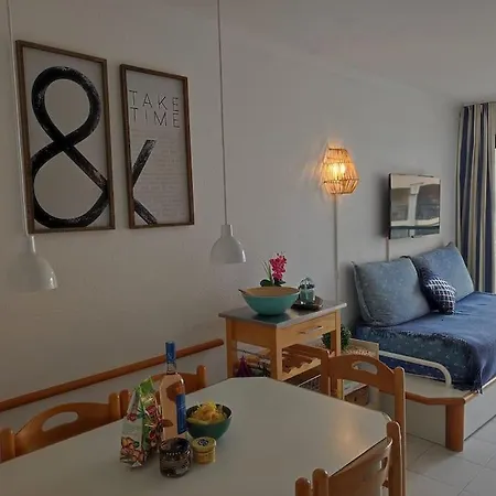 Palme D'azur Yourhosthelper Cannes